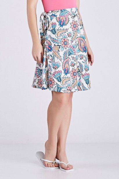 Shorts Saia No Joelho Moda Praia Modesta Transpassado Estampa Paisley Proteção Solar Epulari